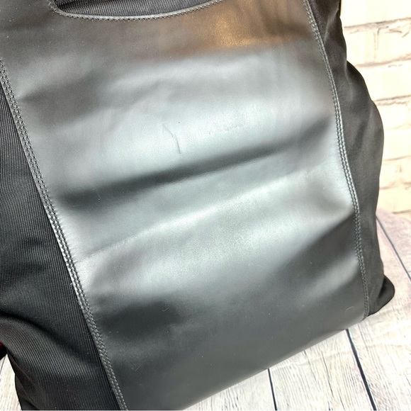 GUCCI black leather and nylon travel over-night crossbody bag LIKE NEW - Picture 6 of 16